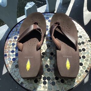 Volatile Women's Brown Wedge Thong Flip-Flop Sandals with Leather Trim Size 10